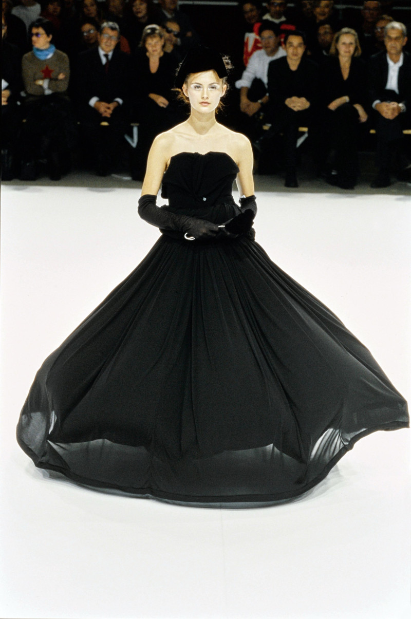 Yohji Yamamoto fashion show for Spring/Summer 1999