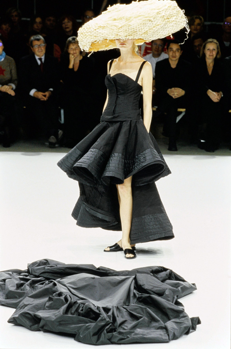 Yohji Yamamoto fashion show for Spring/Summer 1999