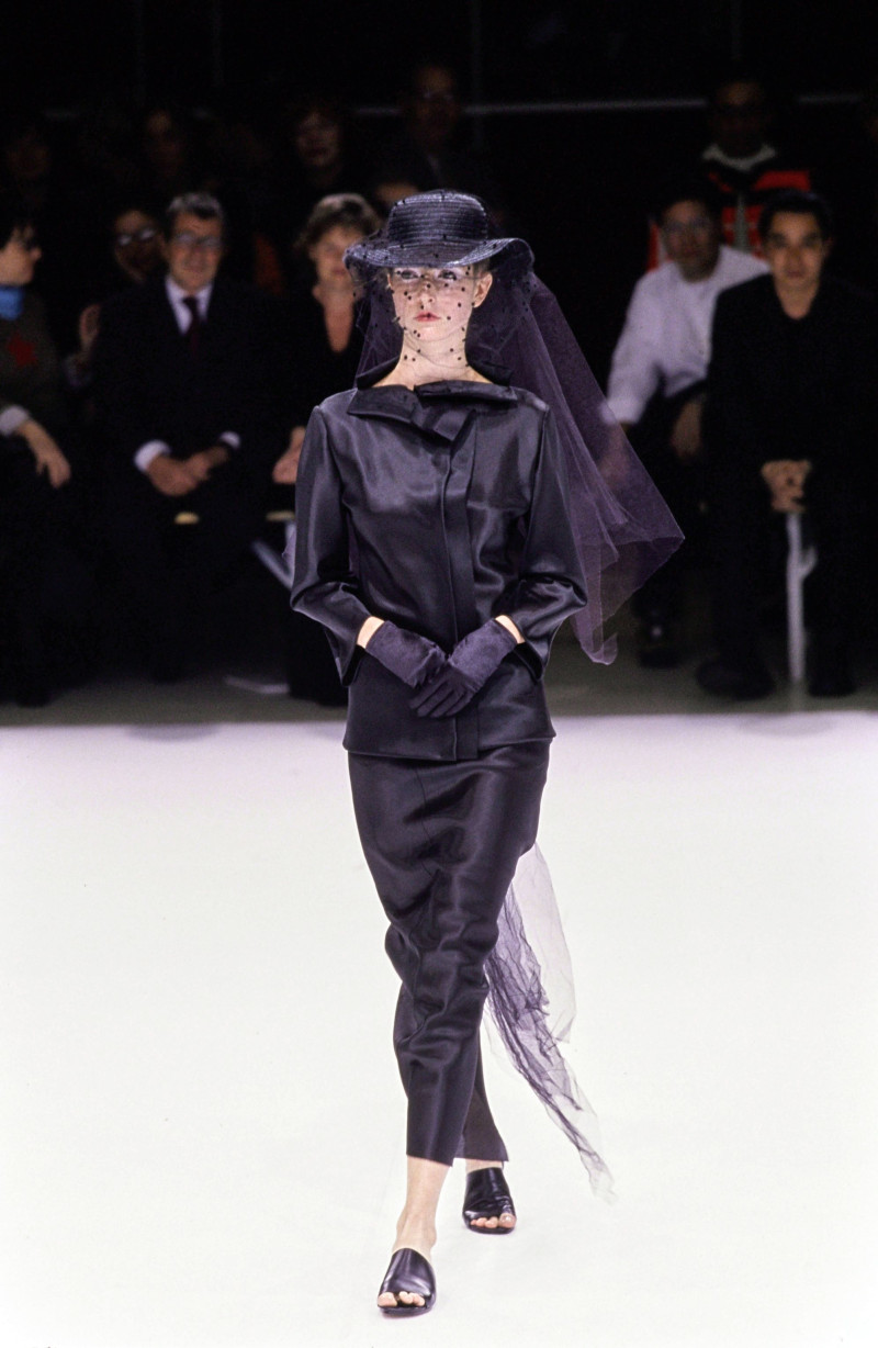 Yohji Yamamoto fashion show for Spring/Summer 1999