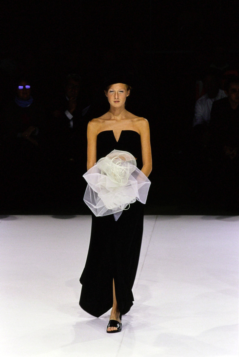 Yohji Yamamoto fashion show for Spring/Summer 1999