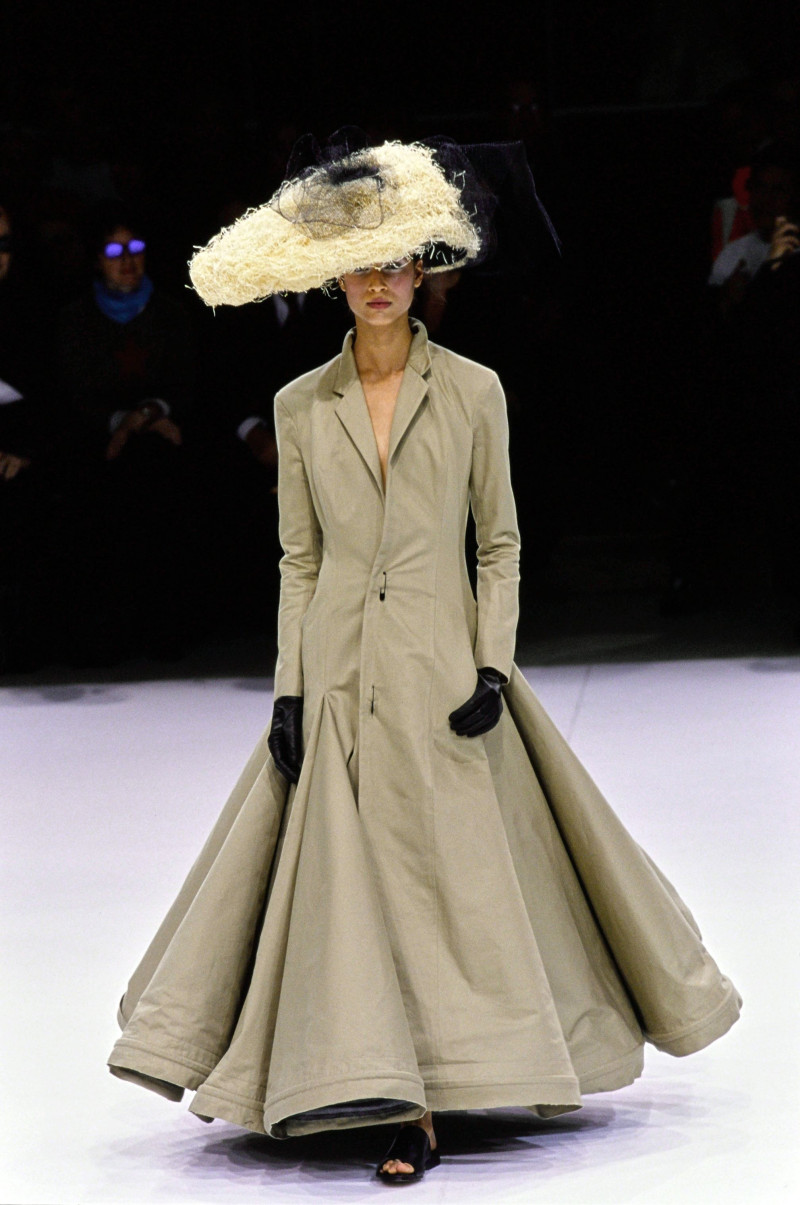 Yohji Yamamoto fashion show for Spring/Summer 1999