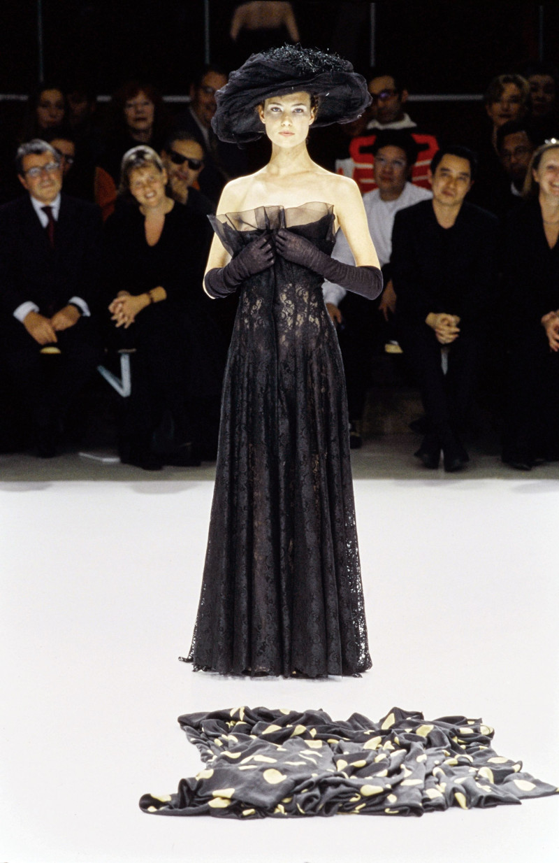 Yohji Yamamoto fashion show for Spring/Summer 1999