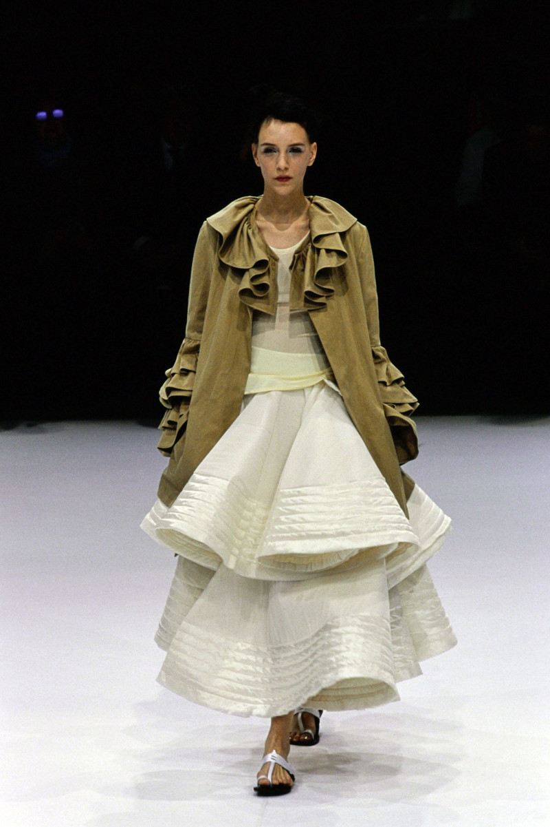 Yohji Yamamoto fashion show for Spring/Summer 1999