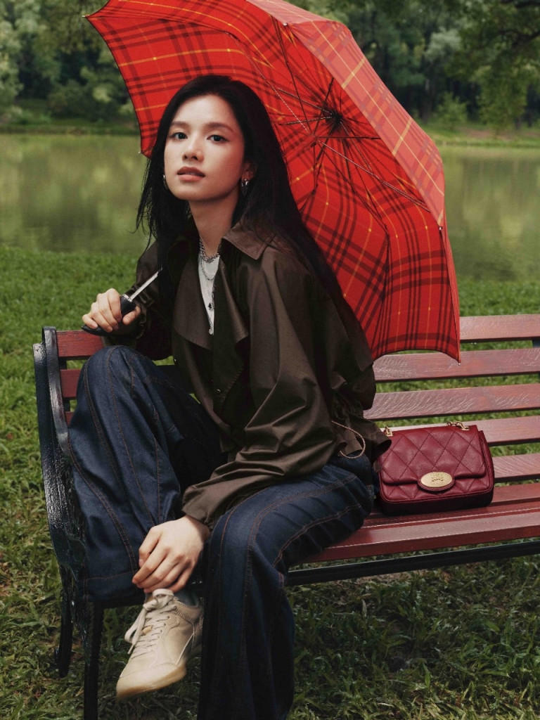 Burberry Chinese Valentine’s Day Collection advertisement for Autumn/Winter 2025