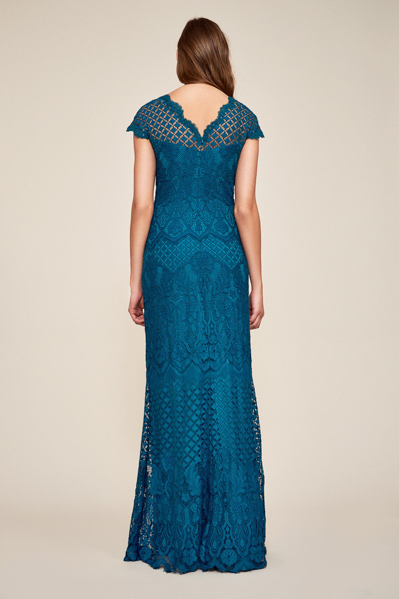 Daria Mikolajczak featured in  the Tadashi Shoji catalogue for Autumn/Winter 2020