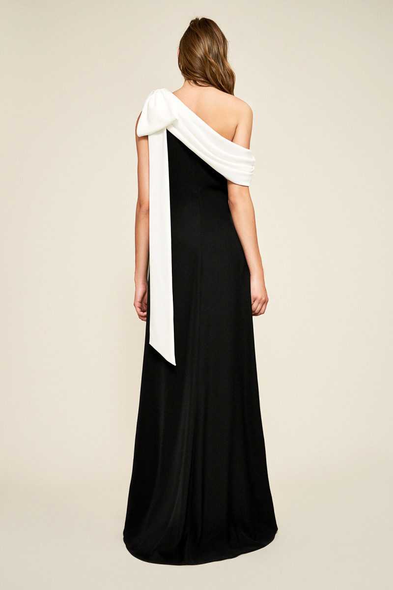 Daria Mikolajczak featured in  the Tadashi Shoji catalogue for Autumn/Winter 2020