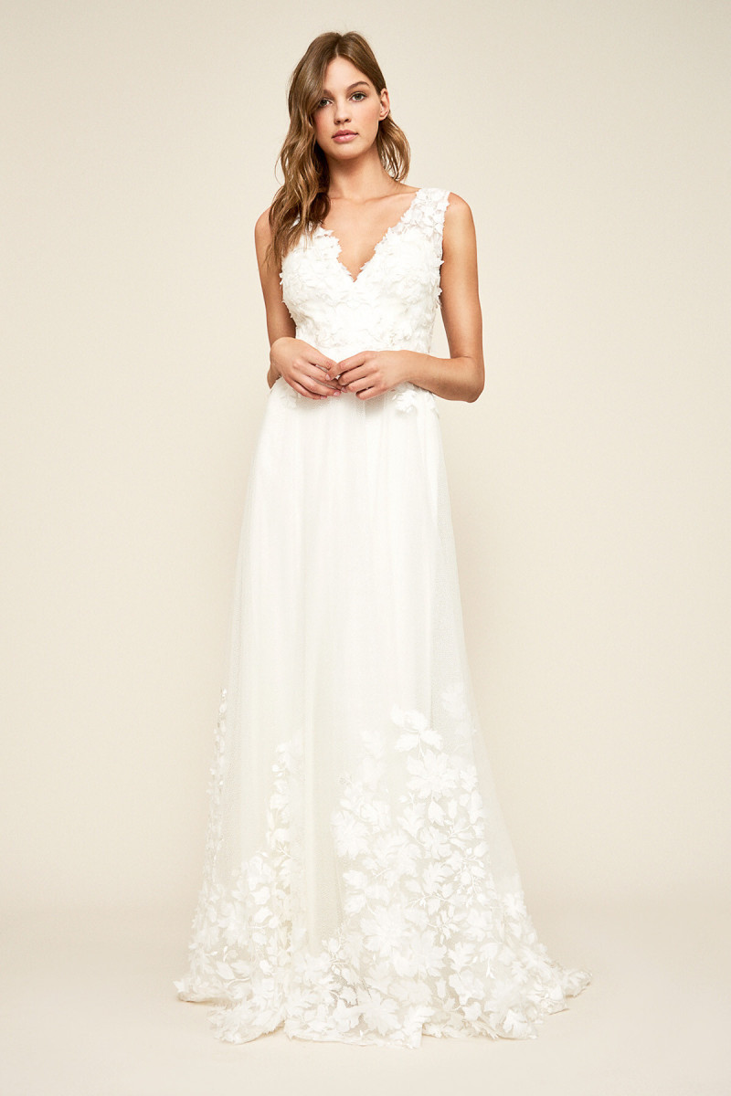 Daria Mikolajczak featured in  the Tadashi Shoji catalogue for Autumn/Winter 2020