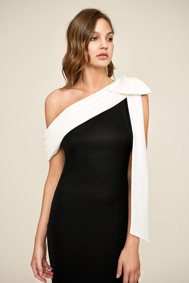 Daria Mikolajczak featured in  the Tadashi Shoji catalogue for Autumn/Winter 2020