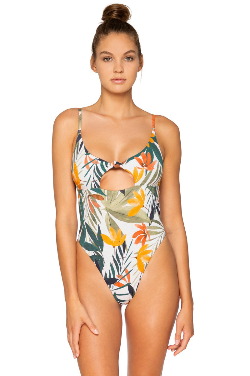 Daria Mikolajczak featured in  the B. Swim catalogue for Summer 2021