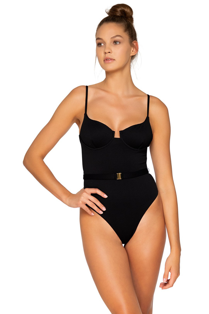 Daria Mikolajczak featured in  the B. Swim catalogue for Summer 2021