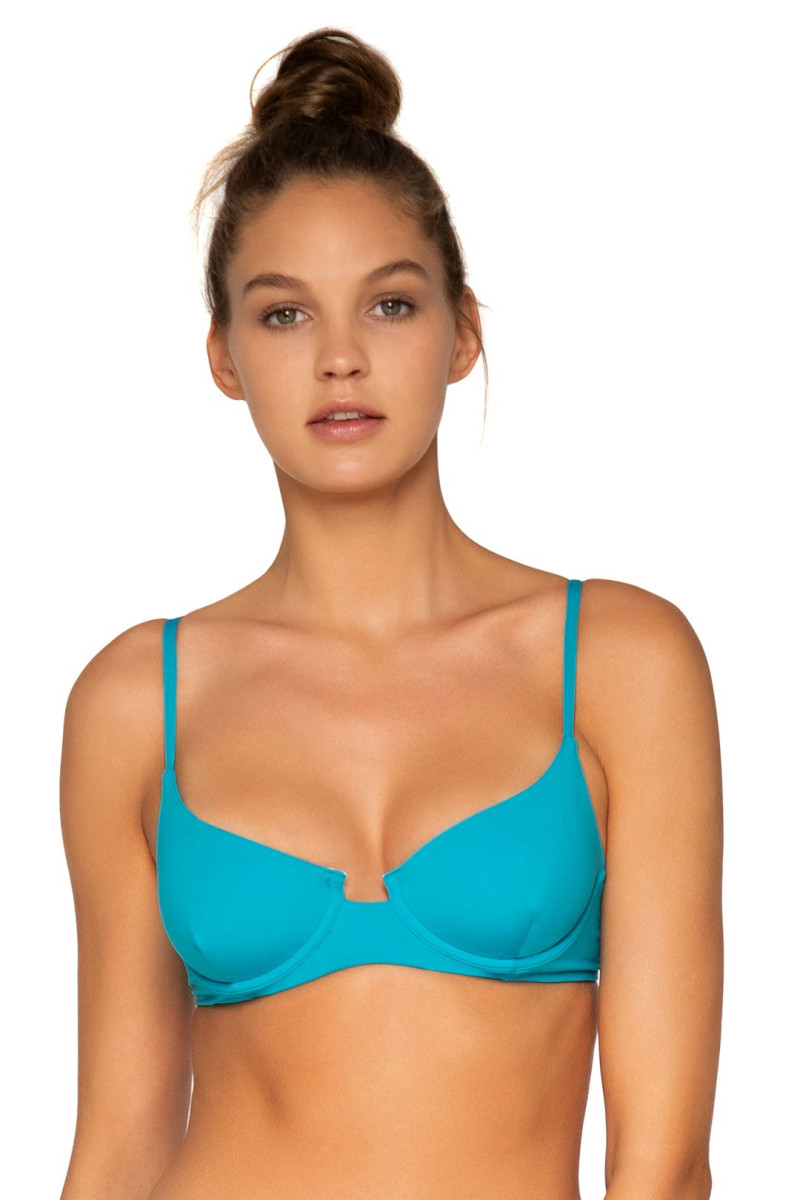 Daria Mikolajczak featured in  the B. Swim catalogue for Summer 2021