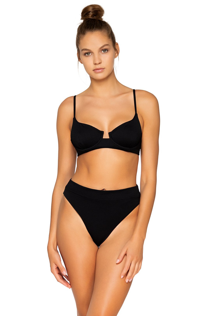 Daria Mikolajczak featured in  the B. Swim catalogue for Summer 2021