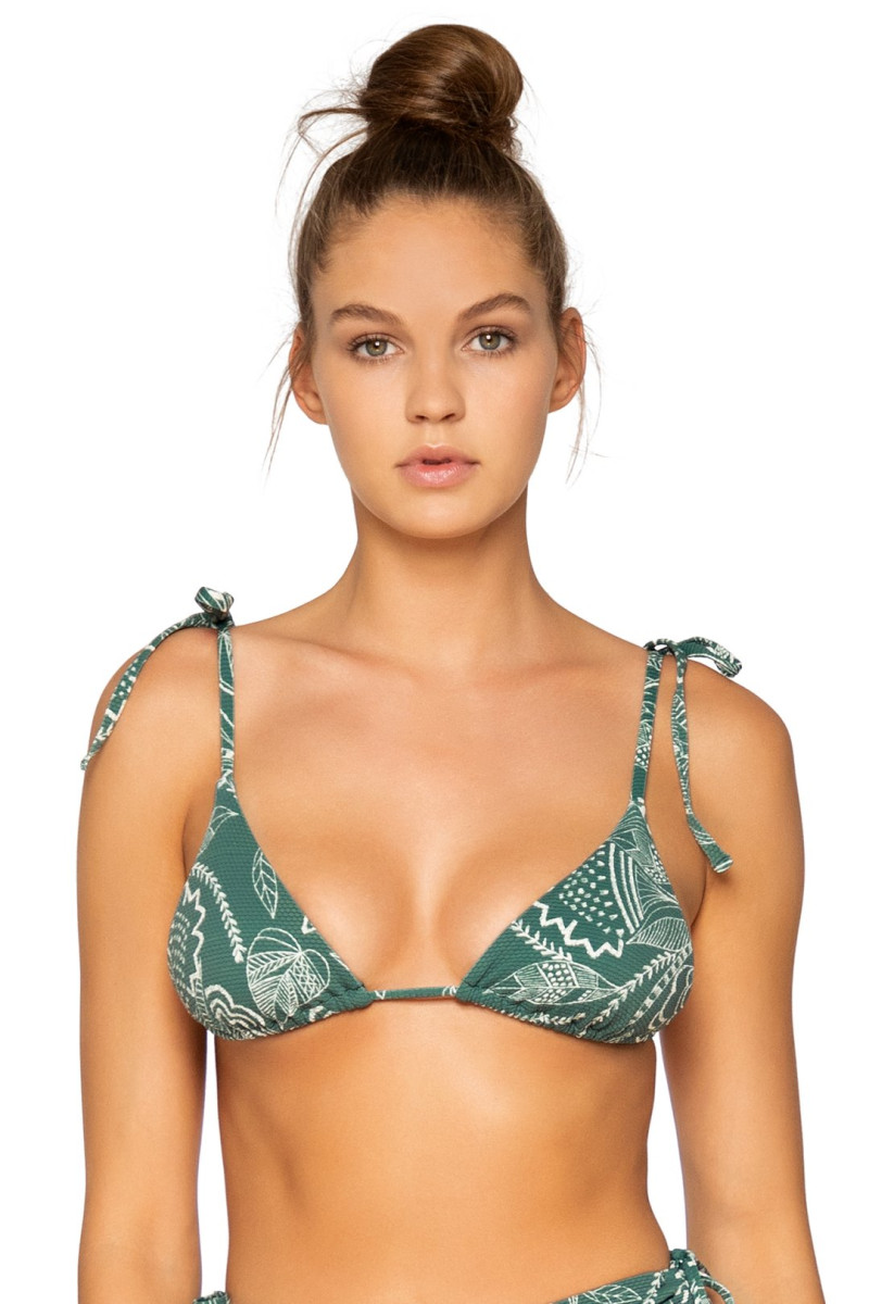 Daria Mikolajczak featured in  the B. Swim catalogue for Summer 2021