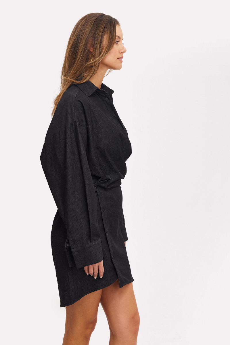 Nicola Cavanis featured in  the Ysabel Mora catalogue for Spring/Summer 2024