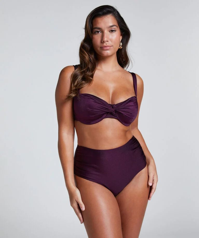 Carminho Sousa Guedes featured in  the Hunkemoller catalogue for Summer 2025