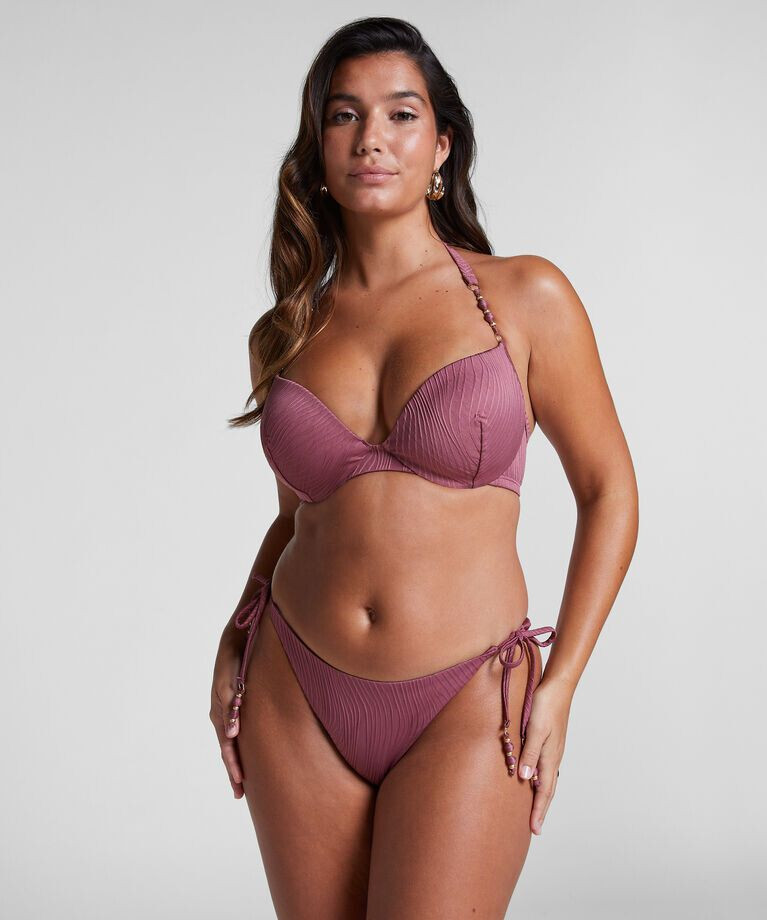 Carminho Sousa Guedes featured in  the Hunkemoller catalogue for Summer 2025