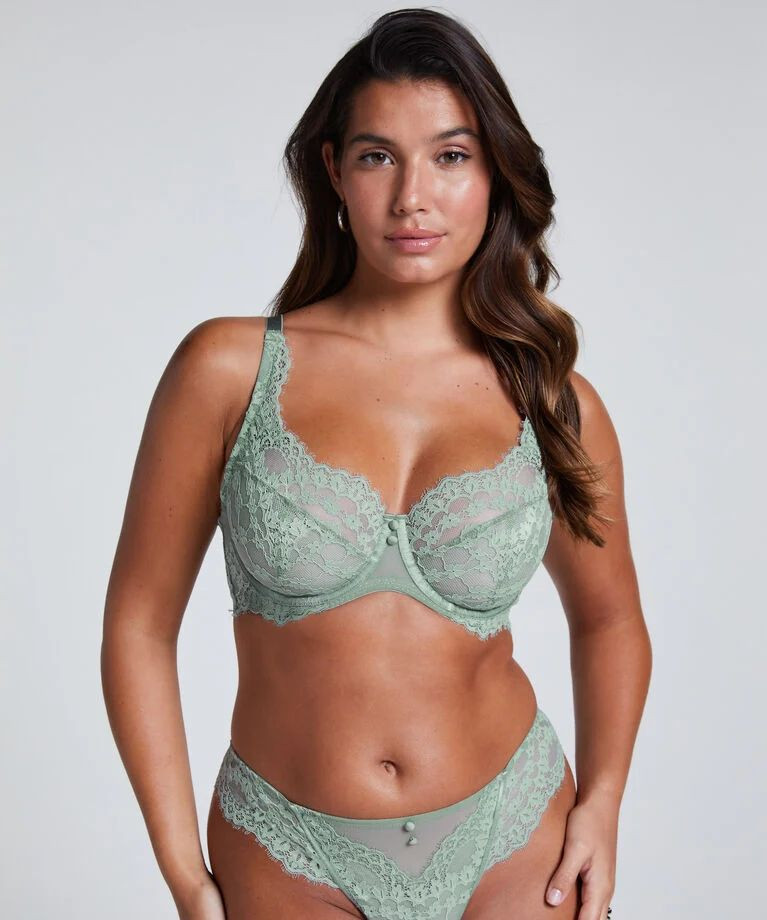 Carminho Sousa Guedes featured in  the Hunkemoller catalogue for Summer 2025