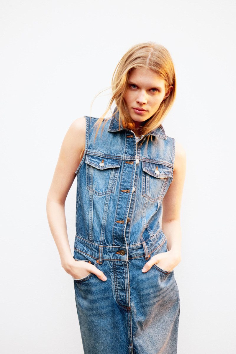 Ida Heiner featured in  the Zara advertisement for Spring/Summer 2025