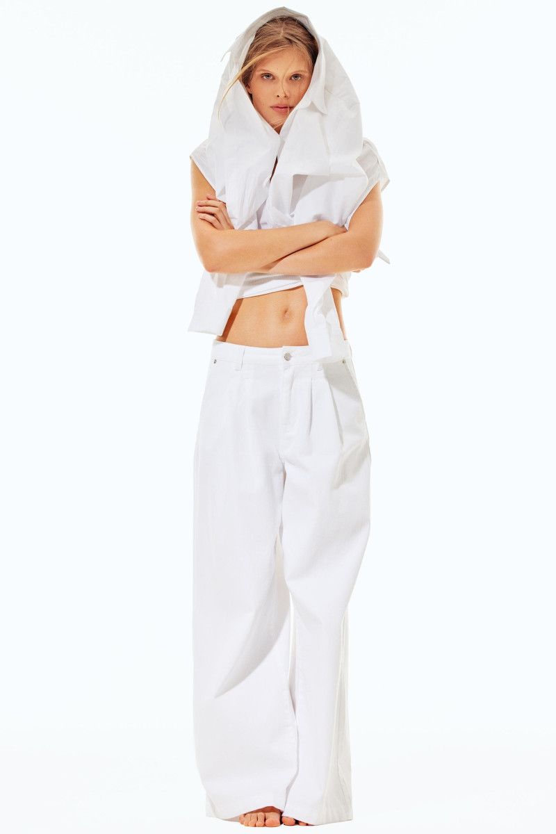 Ida Heiner featured in  the Zara advertisement for Spring/Summer 2025