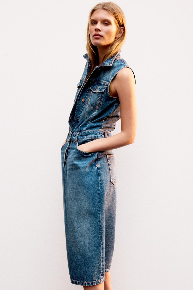 Ida Heiner featured in  the Zara advertisement for Spring/Summer 2025