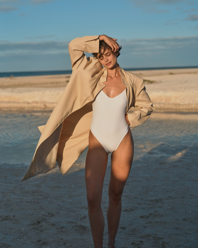 Taylor Hill featured in  the Banana Republic advertisement for Summer 2024