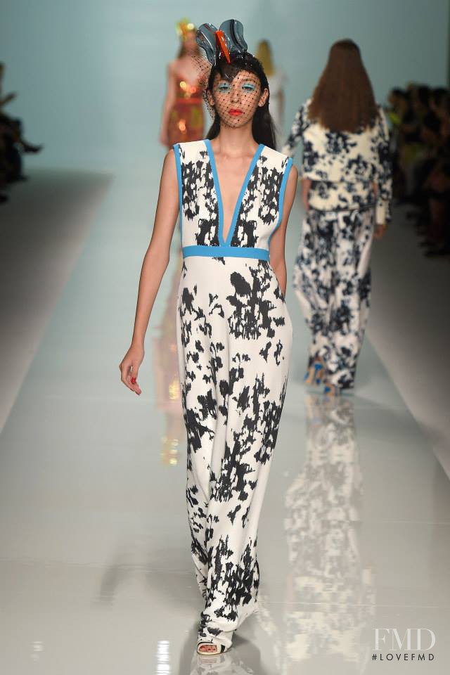 Issa Lish featured in  the Emanuel Ungaro fashion show for Spring/Summer 2015