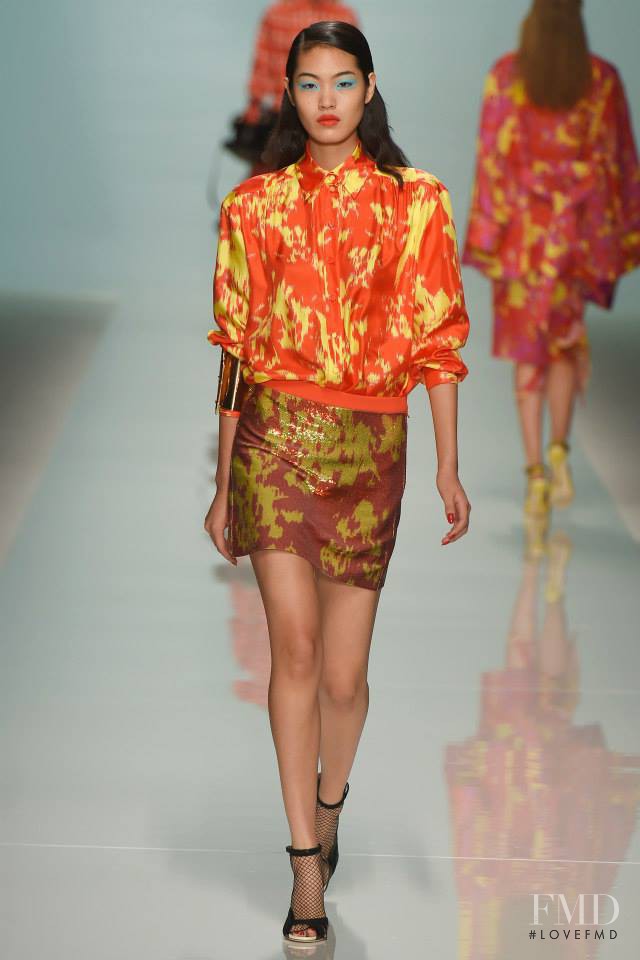 Chiharu Okunugi featured in  the Emanuel Ungaro fashion show for Spring/Summer 2015