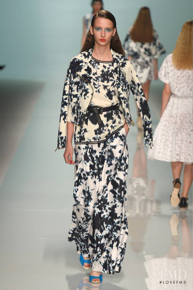 Waleska Gorczevski featured in  the Emanuel Ungaro fashion show for Spring/Summer 2015