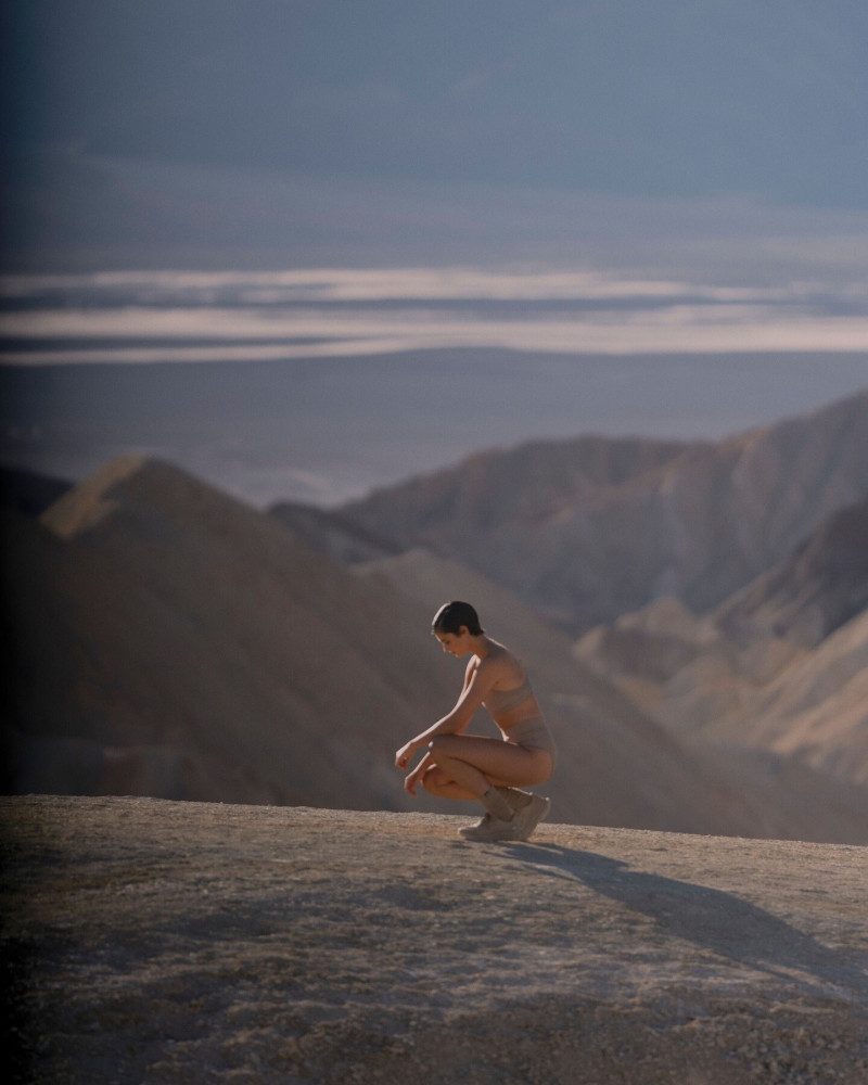 Taylor Hill featured in  the Alo Yoga advertisement for Spring/Summer 2025