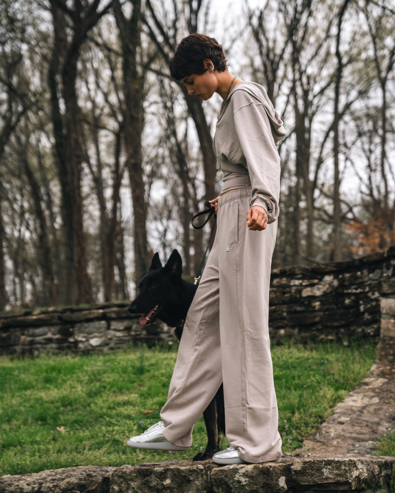 Taylor Hill featured in  the Alo Yoga advertisement for Spring/Summer 2025