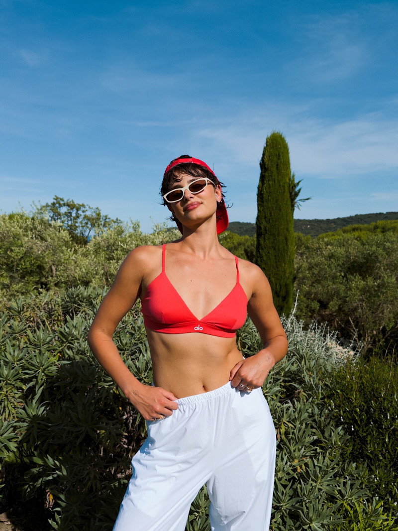 Taylor Hill featured in  the Alo Yoga advertisement for Spring/Summer 2025
