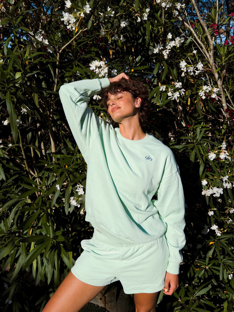 Taylor Hill featured in  the Alo Yoga advertisement for Spring/Summer 2025