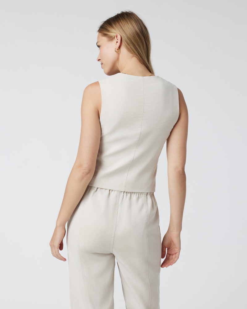 Caroline Kelley featured in  the vuori catalogue for Holiday 2024