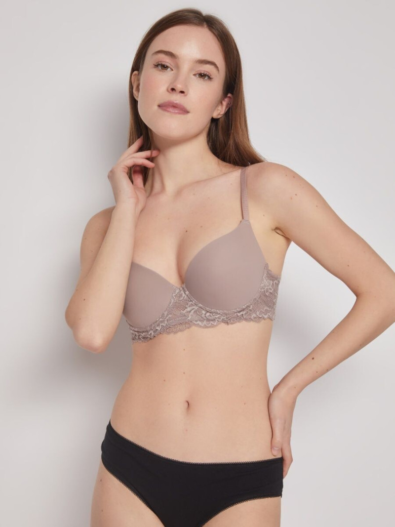 Natasha Kozyreva featured in  the Zolla catalogue for Spring/Summer 2023