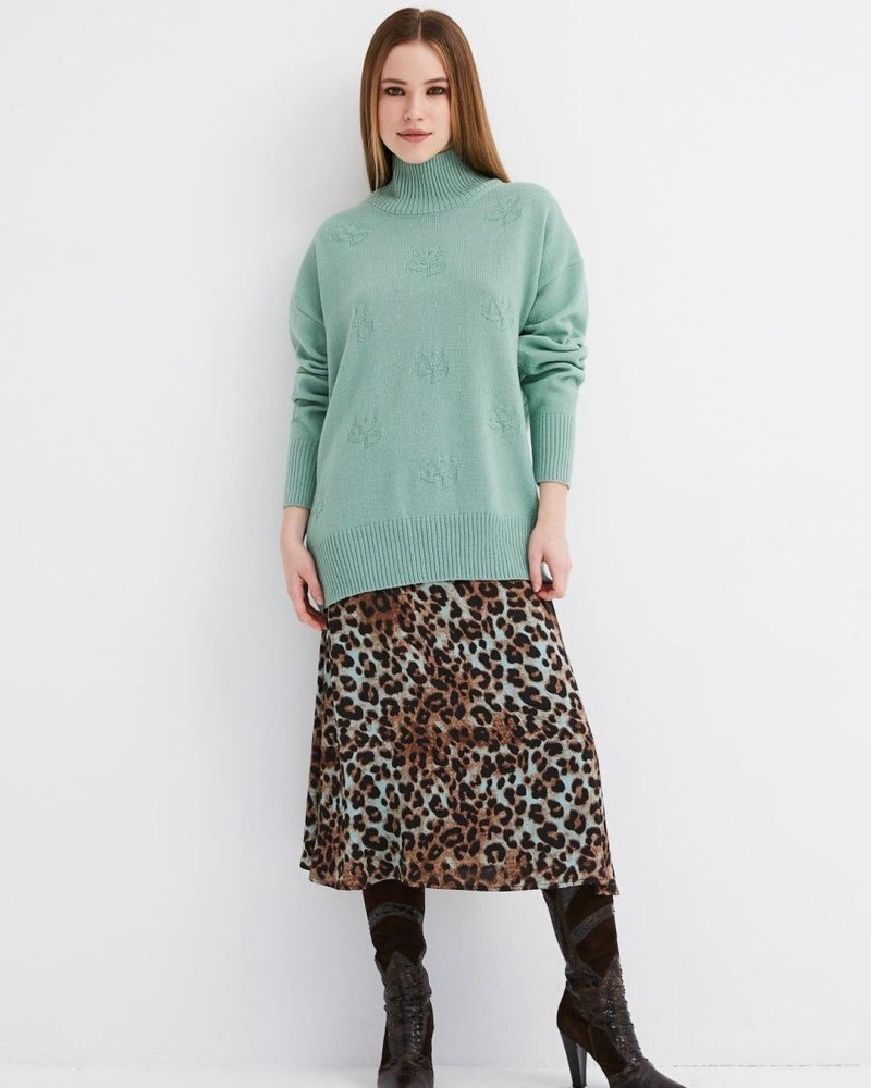 Natasha Kozyreva featured in  the Yulia\'sway catalogue for Holiday 2022