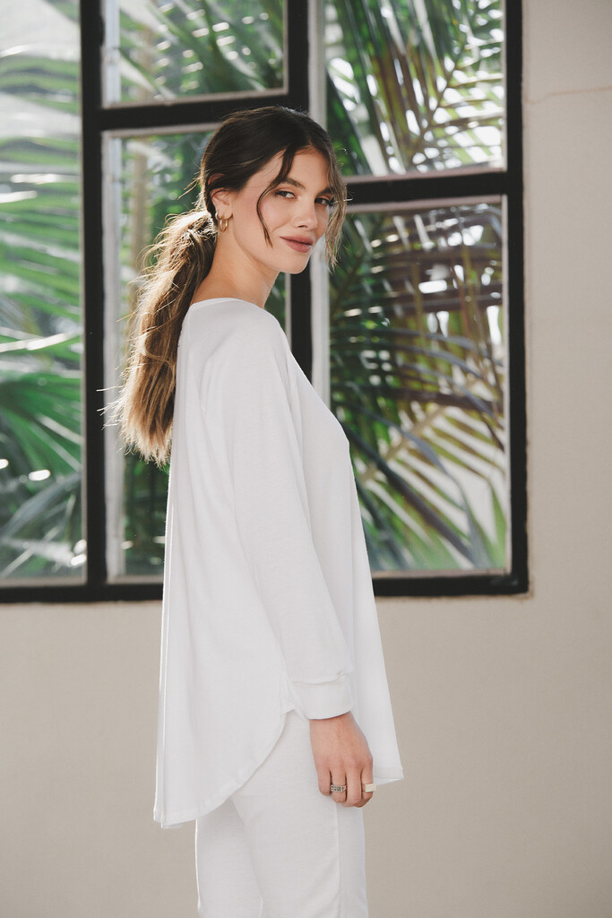 Malena Malu Spinzi featured in  the Bisovi catalogue for Spring/Summer 2022