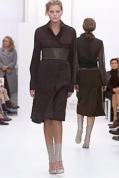 Burberry fashion show for Spring/Summer 2001