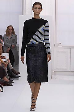 Burberry fashion show for Spring/Summer 2001