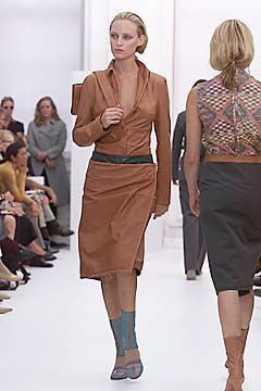 Burberry fashion show for Spring/Summer 2001