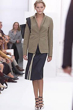 Burberry fashion show for Spring/Summer 2001