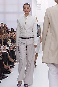 Burberry fashion show for Spring/Summer 2001