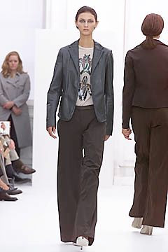Burberry fashion show for Spring/Summer 2001