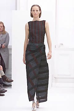 Burberry fashion show for Spring/Summer 2001