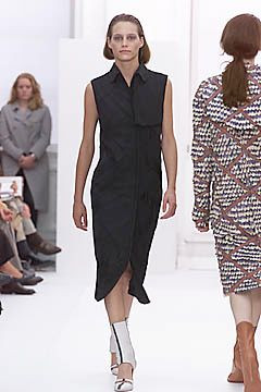 Burberry fashion show for Spring/Summer 2001