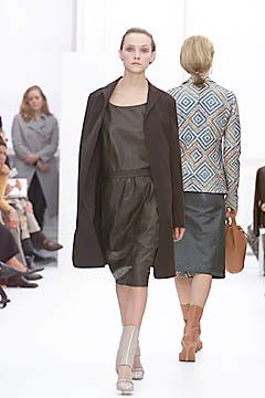 Burberry fashion show for Spring/Summer 2001