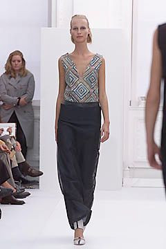 Burberry fashion show for Spring/Summer 2001