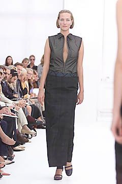 Burberry fashion show for Spring/Summer 2001