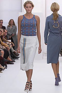 Burberry fashion show for Spring/Summer 2001