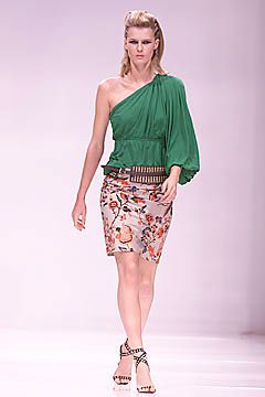 Clements Ribeiro fashion show for Spring/Summer 2001