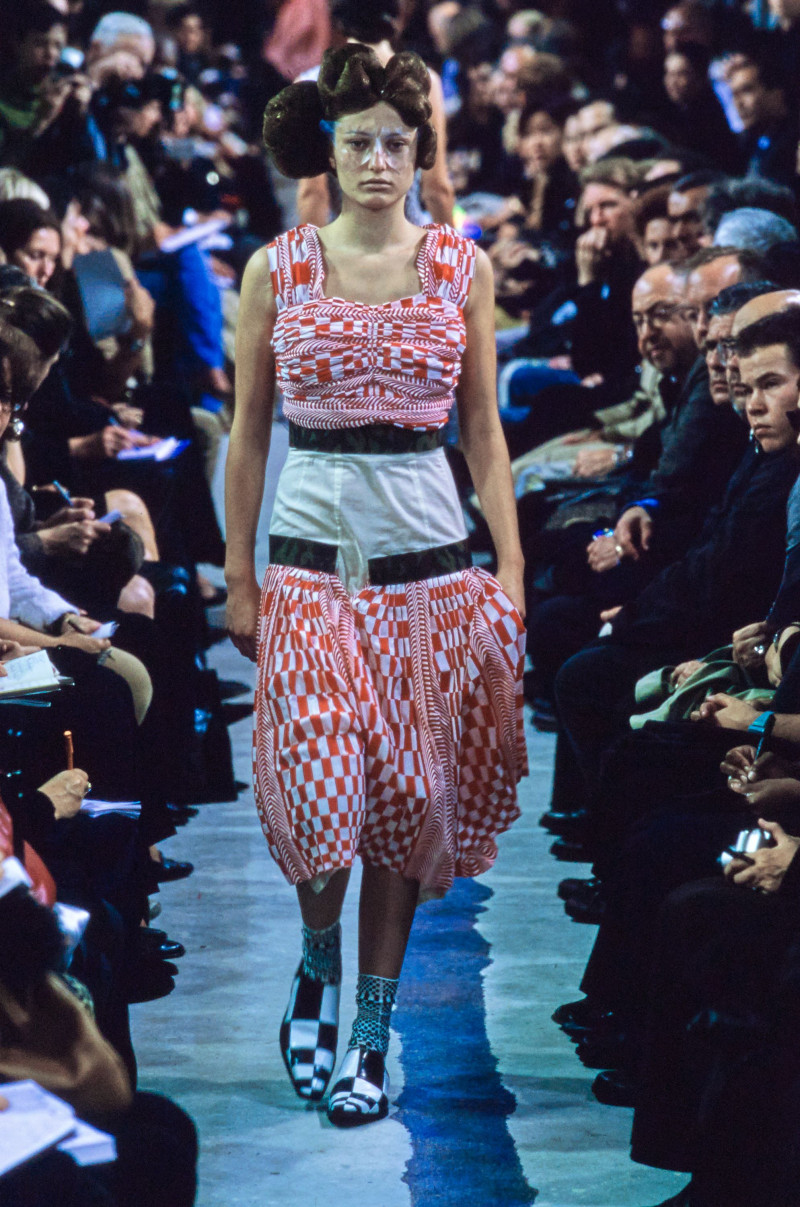 Comme Des Garcons fashion show for Spring/Summer 2001